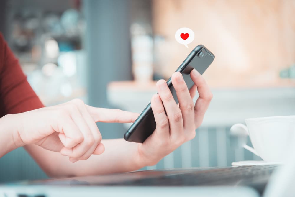 How to Avoid Problems When Using Dating Apps While Divorcing